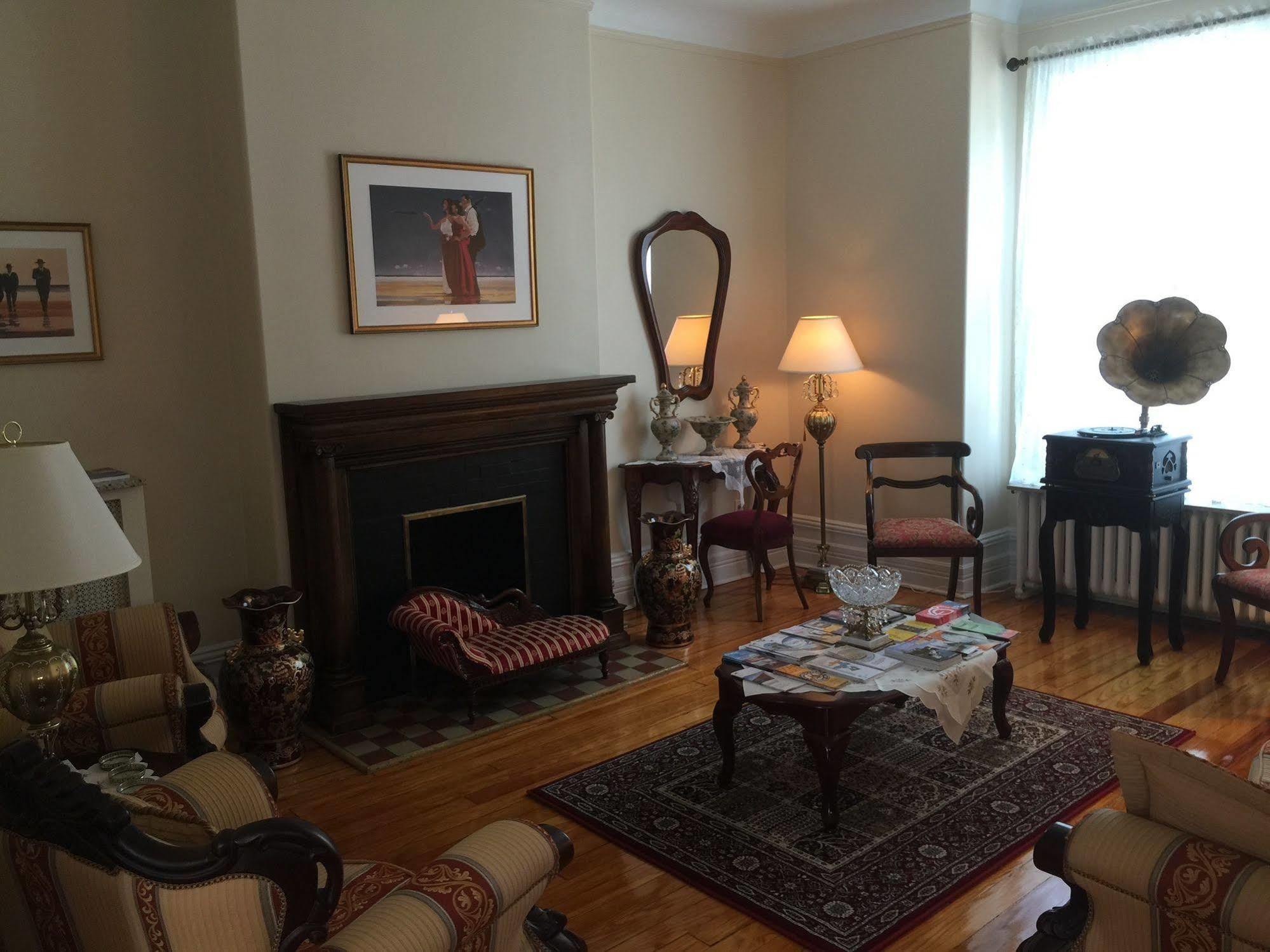 The Century House Bed And Breakfast オタワ エクステリア 写真